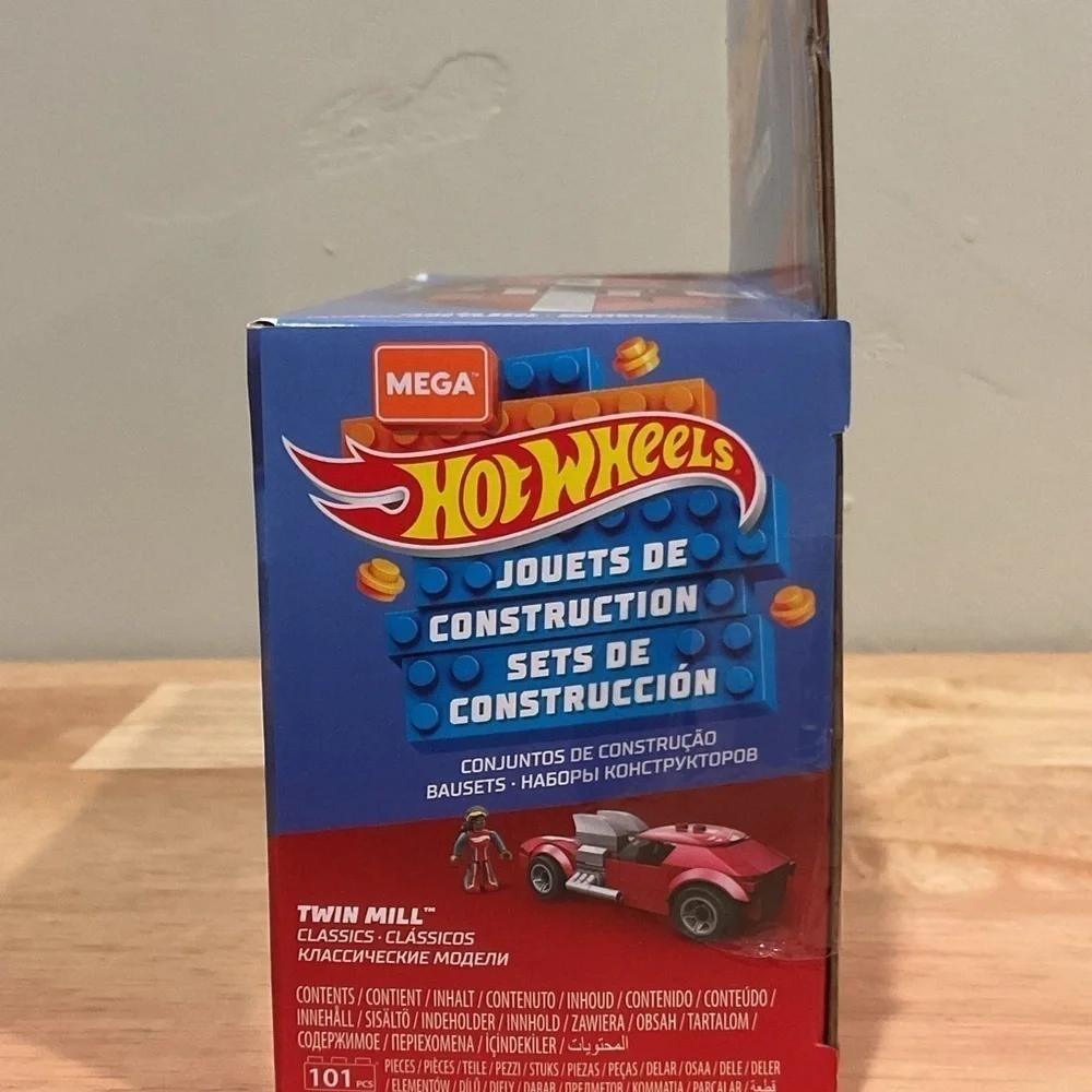 Hot Wheels Mega Twin Mill Vehicle Building Set - 101 pieces. Brand new. Unopened